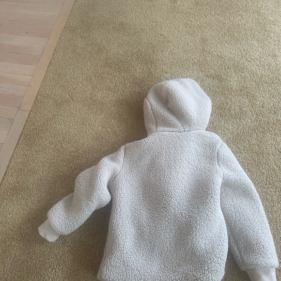 Cat & Jack pre owned girls Sherpa - Picture 4 of 4